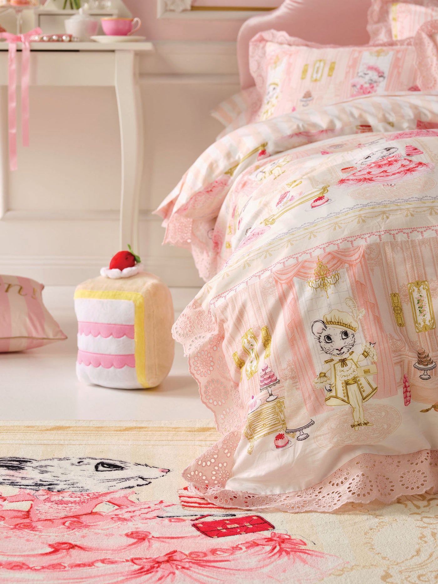 The Grand Palace Party Floor Rug & Claris the Mouse